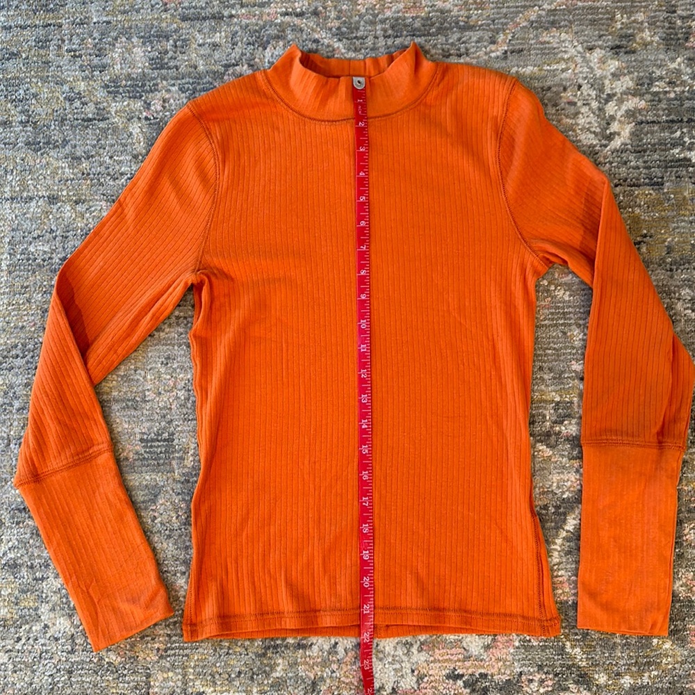 Free People high-neck ribbed lightweight sweater pull on, long sleeved, size M.